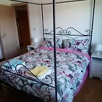 Per 4 Persone Con Due Da Letto E Cucina Apartment