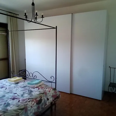 Per 4 Persone Con Due Da Letto E Cucina Carrù
