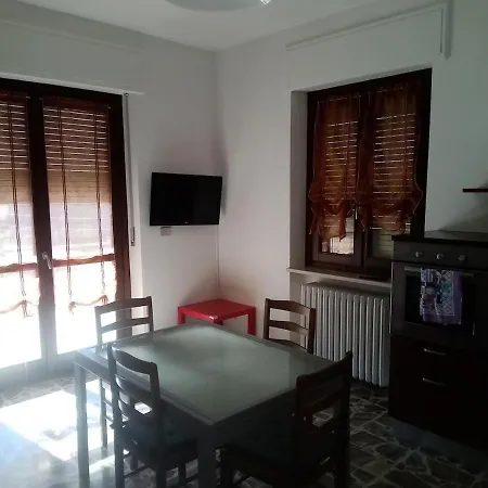 Per 4 Persone Con Due Da Letto E Cucina Apartment Carrù