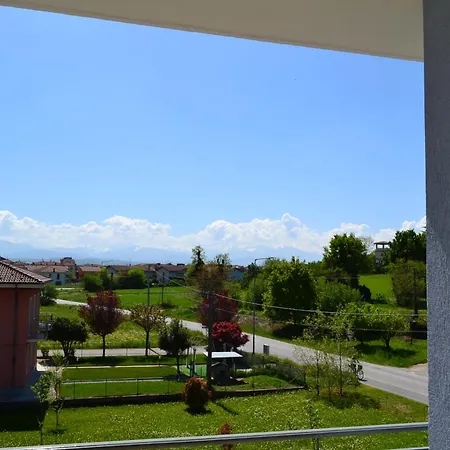 Per 4 Persone Con Due Da Letto E Cucina Carrù