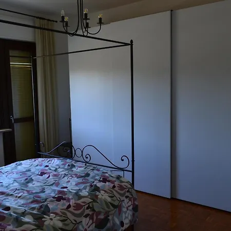Per 4 Persone Con Due Da Letto E Cucina Carrù
