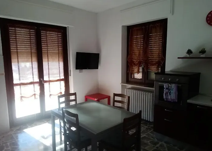 Per 4 Persone Con Due Da Letto E Cucina Apartmán Carrù